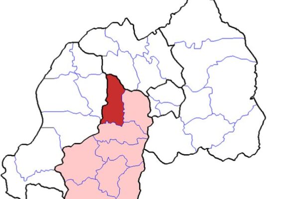 Nshimiyimana Emmanuel ukekwaho kwica umugore we yafashwe n’abanyerondo.
