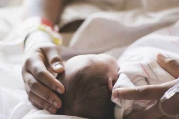 Umuganga wibaga impinja akazigurisha yafashwe