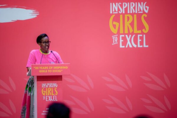 Madamu Jeannette Kagame yasabye Inkubito z’Icyeza kwirinda ababagusha mu bishuko bagamije kubayobya