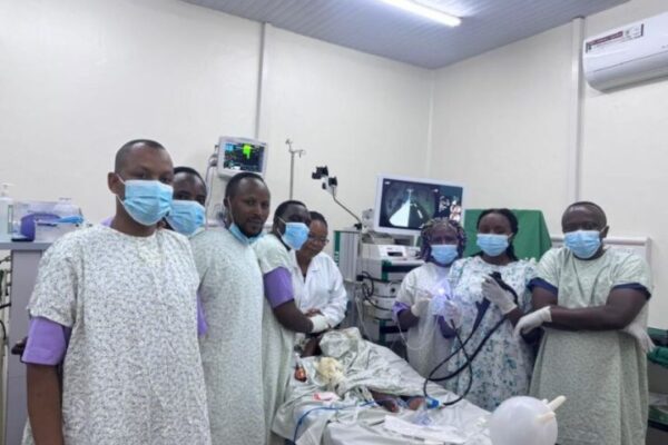CHUK: Abaganga b’inzobere bakuye igiceri mu nda y’umwana ufite amezi 18