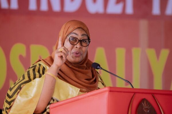 Perezida Samiya wa Tanzania yahaye gasopo abapfumu bo mu gihugu cye
