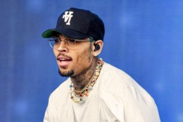 Ikirego cyatumye Chris Brown afungirwa mu Bwongereza gishobora gukurwaho