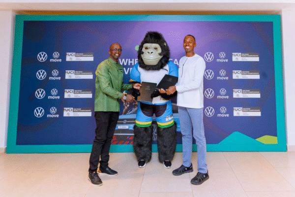 Volkswagen yashyikirije FERWACY imodoka nshya 114 zizifashishwa muri Shampiyona y’Isi y’Amagare i Kigali