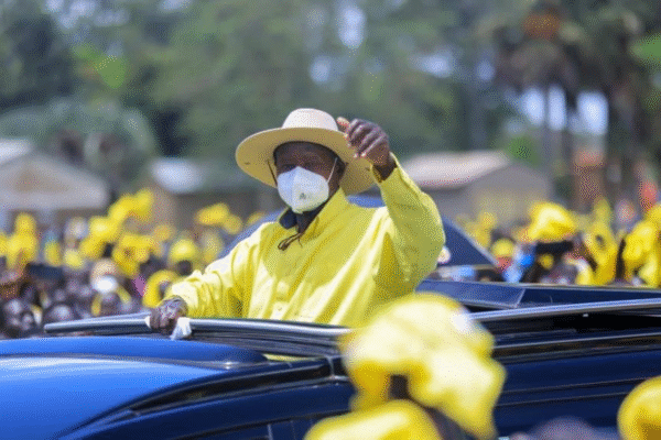 “Nshaka kuzajya mu ijuru” – Museveni asobanura impamvu ahora asaba Abanya-Uganda kuva mu bukene