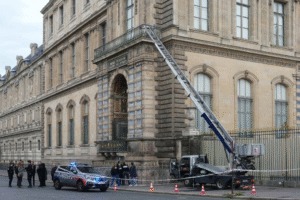 Abakekwaho kwiba Inzu Ndangamurage ya Louvre batawe muri yombi